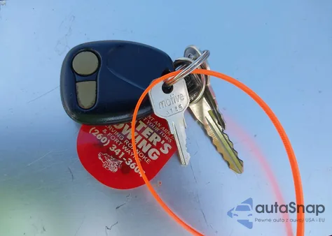 1998 Chevrolet C1500 Fleetside z USA, uszkodzony, nr VIN 2GCEC19RXW1220313